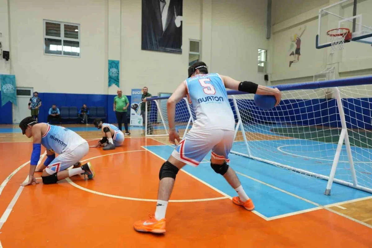 Bursa'da Final Spor gözleri kapalı goalball oynadı