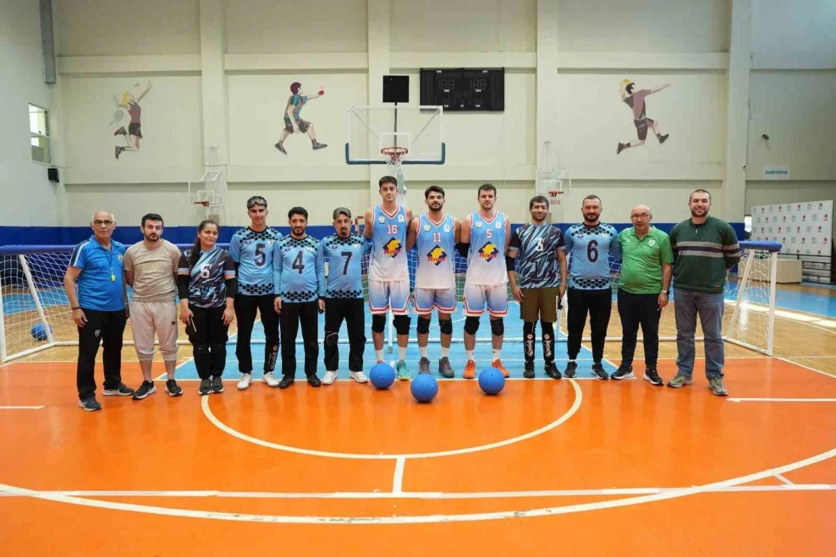 Bursa'da Final Spor gözleri kapalı goalball oynadı