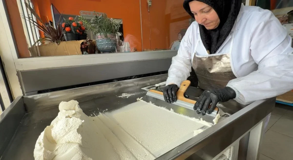 Sakarya'da 50 yıllık kalıplarla nostaljik gofret yapılıyor