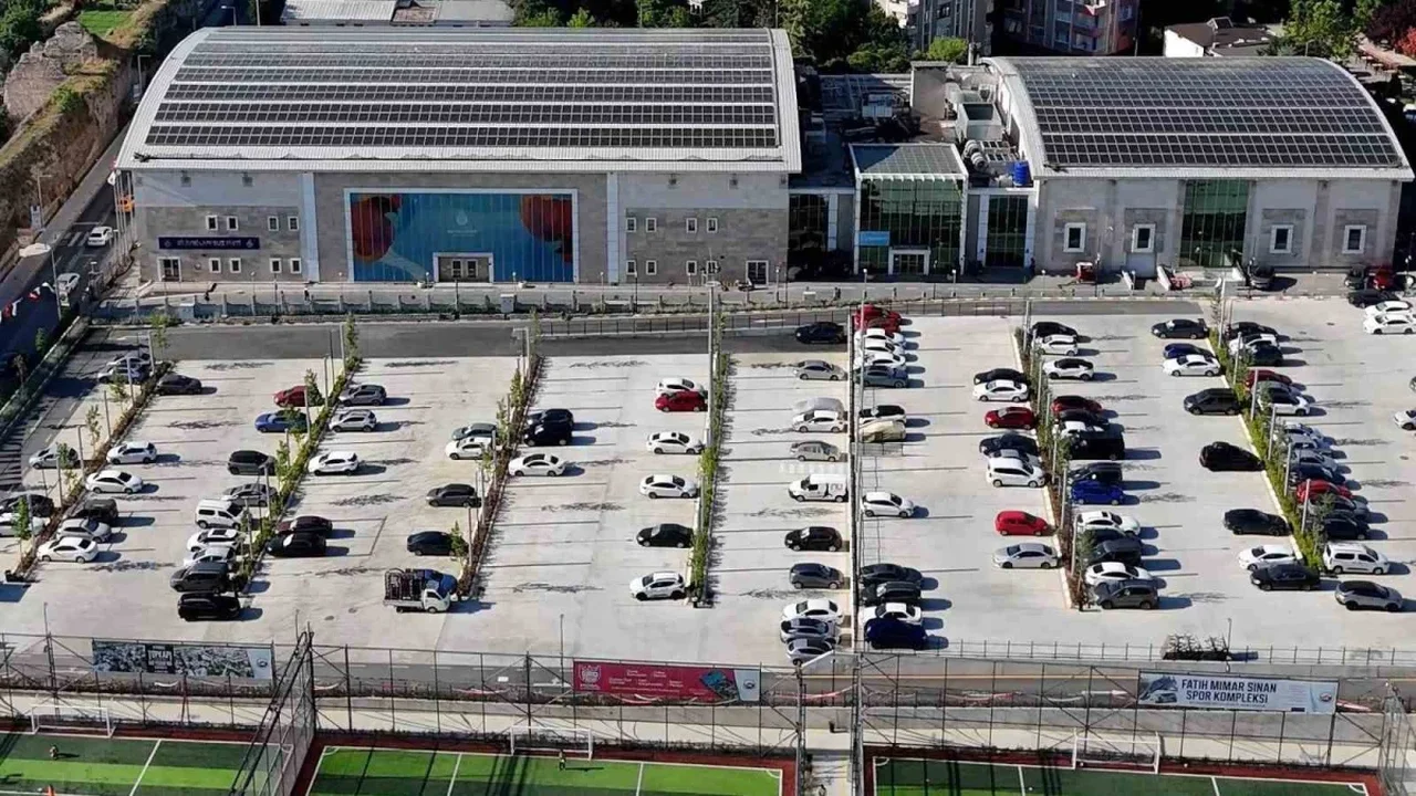 Fatih'te 400 araçlık yeni otopark hizmete açıldı