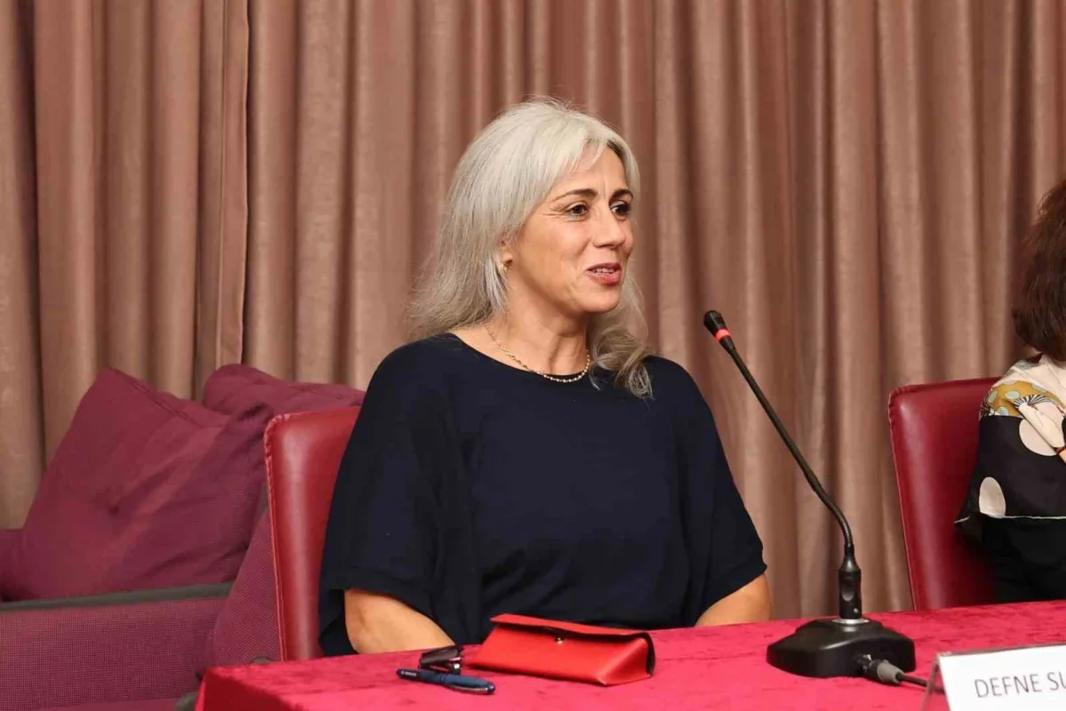 Yazar Defne Suman Nilüfer'de okurlarıyla buluştu