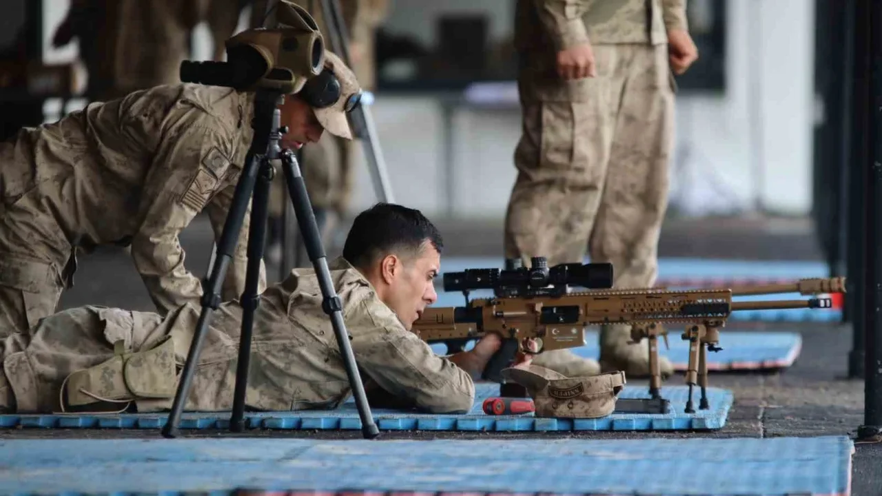 Foça'da Boran-8 keskin nişancı yarışması sürüyor