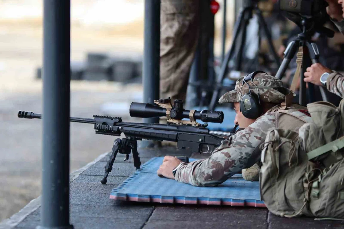 Foça'da Boran-8 keskin nişancı yarışması sürüyor