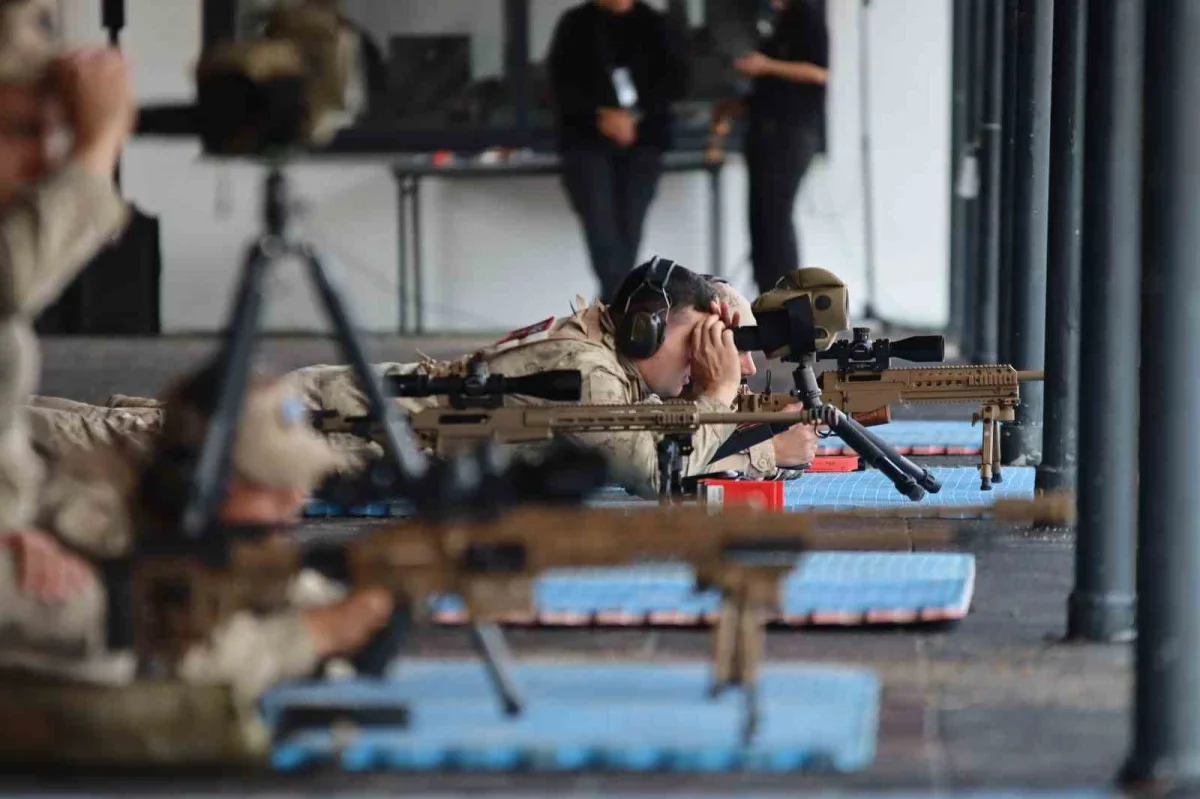 Foça'da Boran-8 keskin nişancı yarışması sürüyor