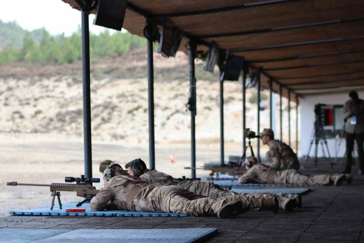Foça'da Boran-8 keskin nişancı yarışması sürüyor