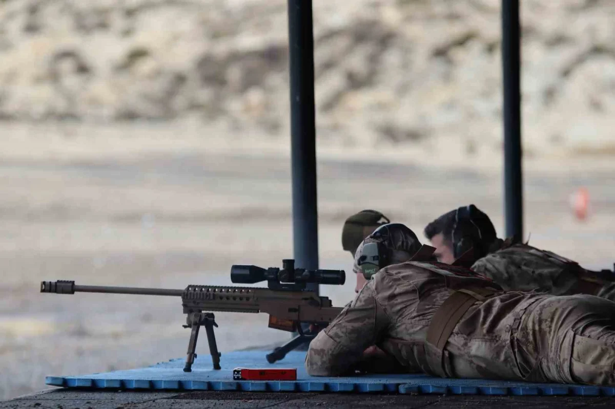 Foça'da Boran-8 keskin nişancı yarışması sürüyor