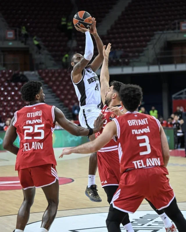 Euroleague'de Beşiktaş, Hapoel Tel Aviv'e 100-82 yenildi