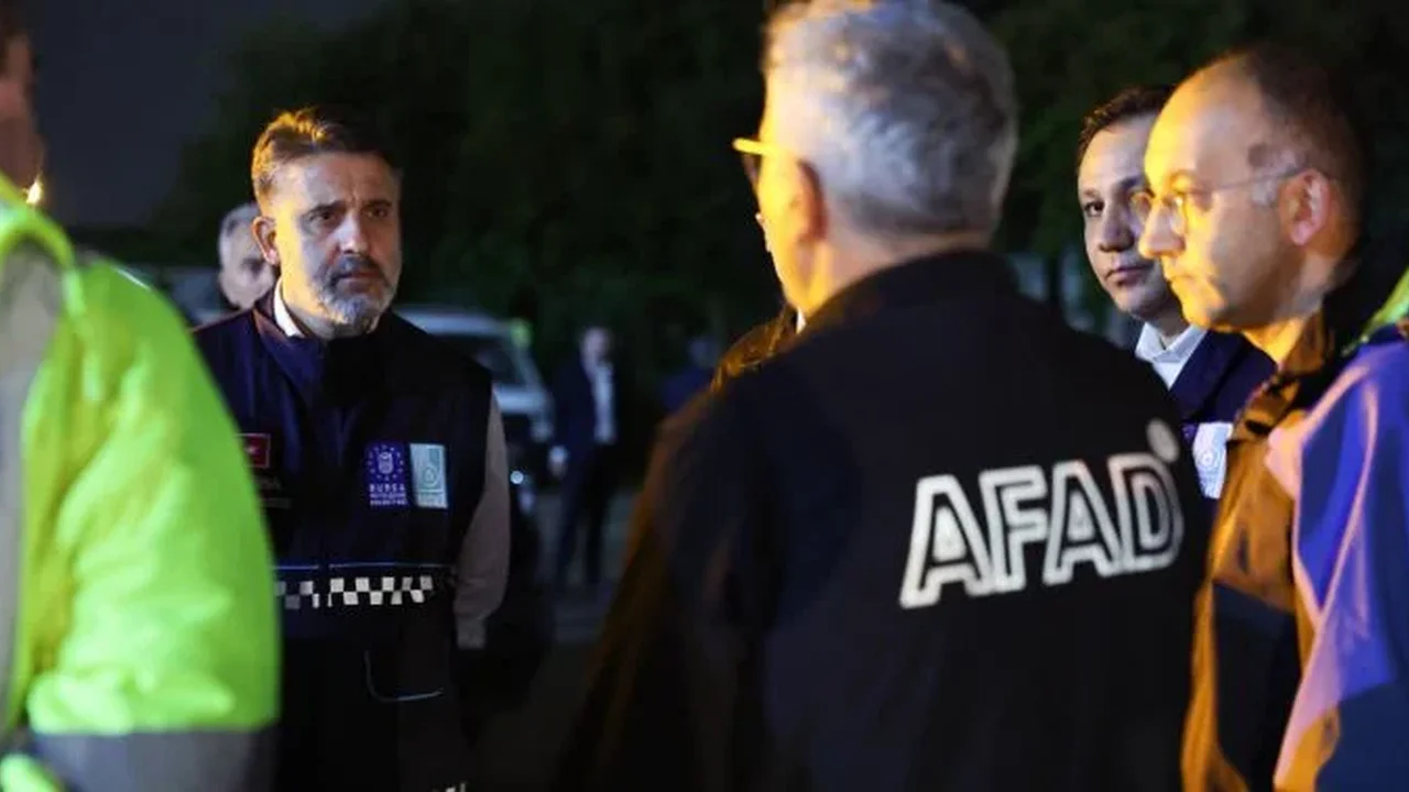 Bursa'da yağış alarmı: 1.126 personel, 439 araç hazır