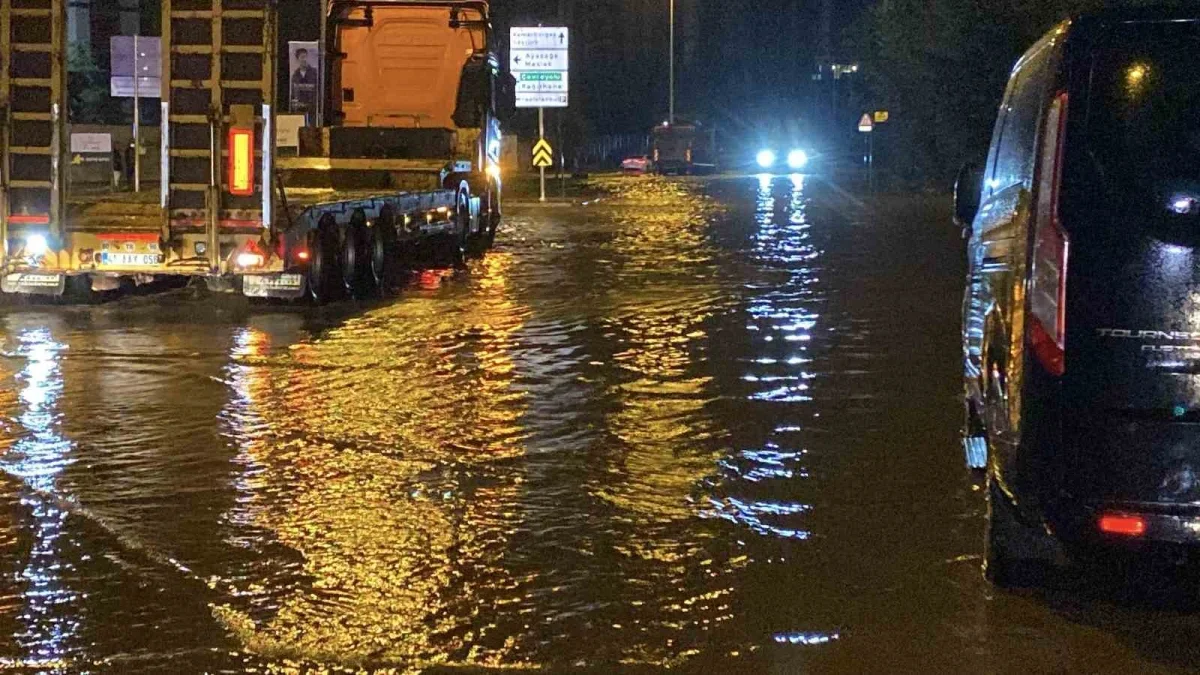 Sarıyer'de mahsur kalan 200'ün üzerinde çalışan kurtarıldı