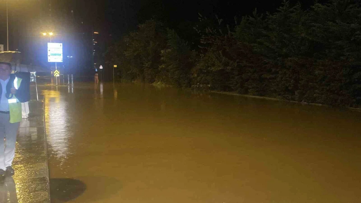 Sarıyer'de mahsur kalan 200'ün üzerinde çalışan kurtarıldı