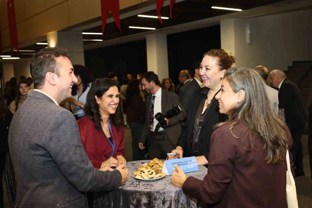 Nilüfer'de 90 genç için Geleceğin Liderleri başladı