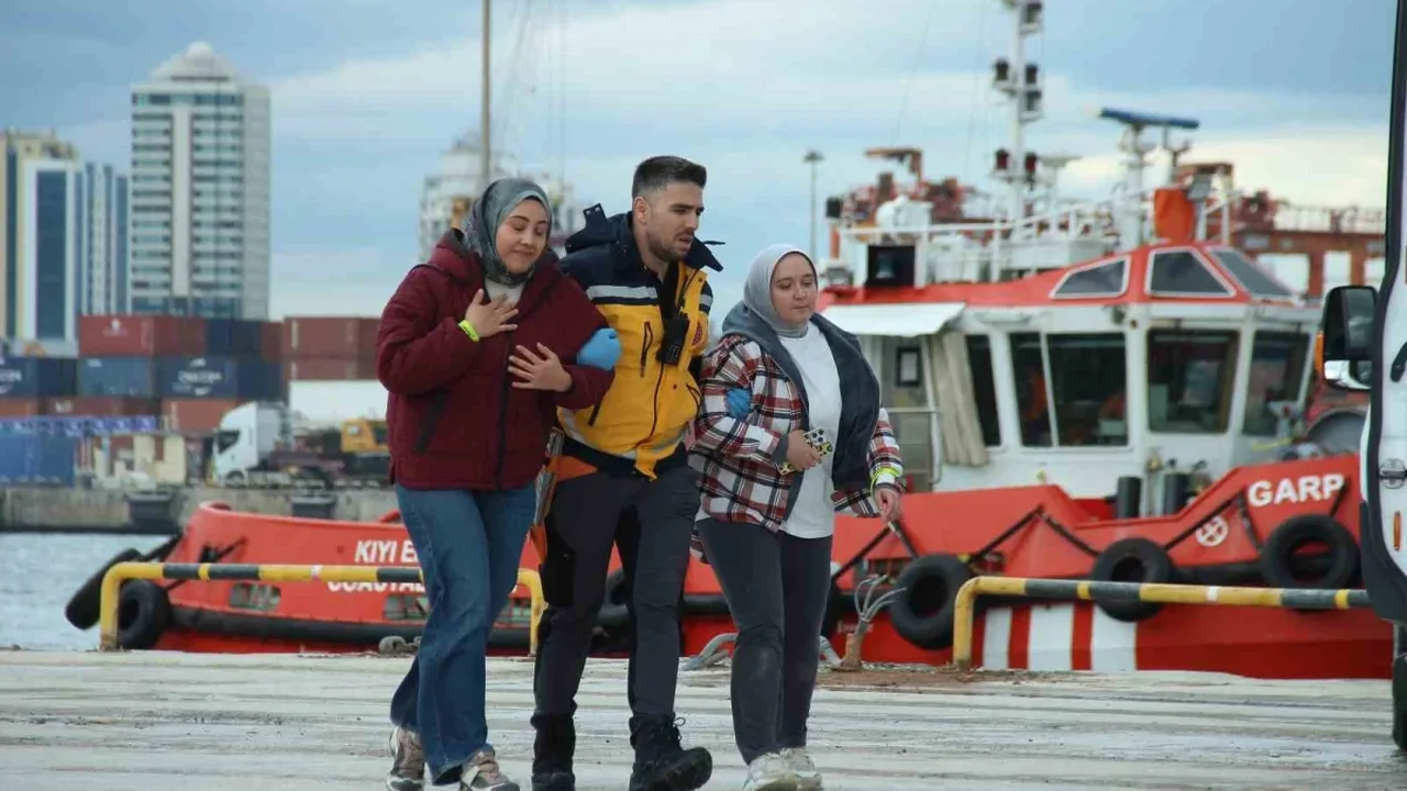 İzmir Alsancak Limanı'nda kimyasal sızıntı tatbikatı