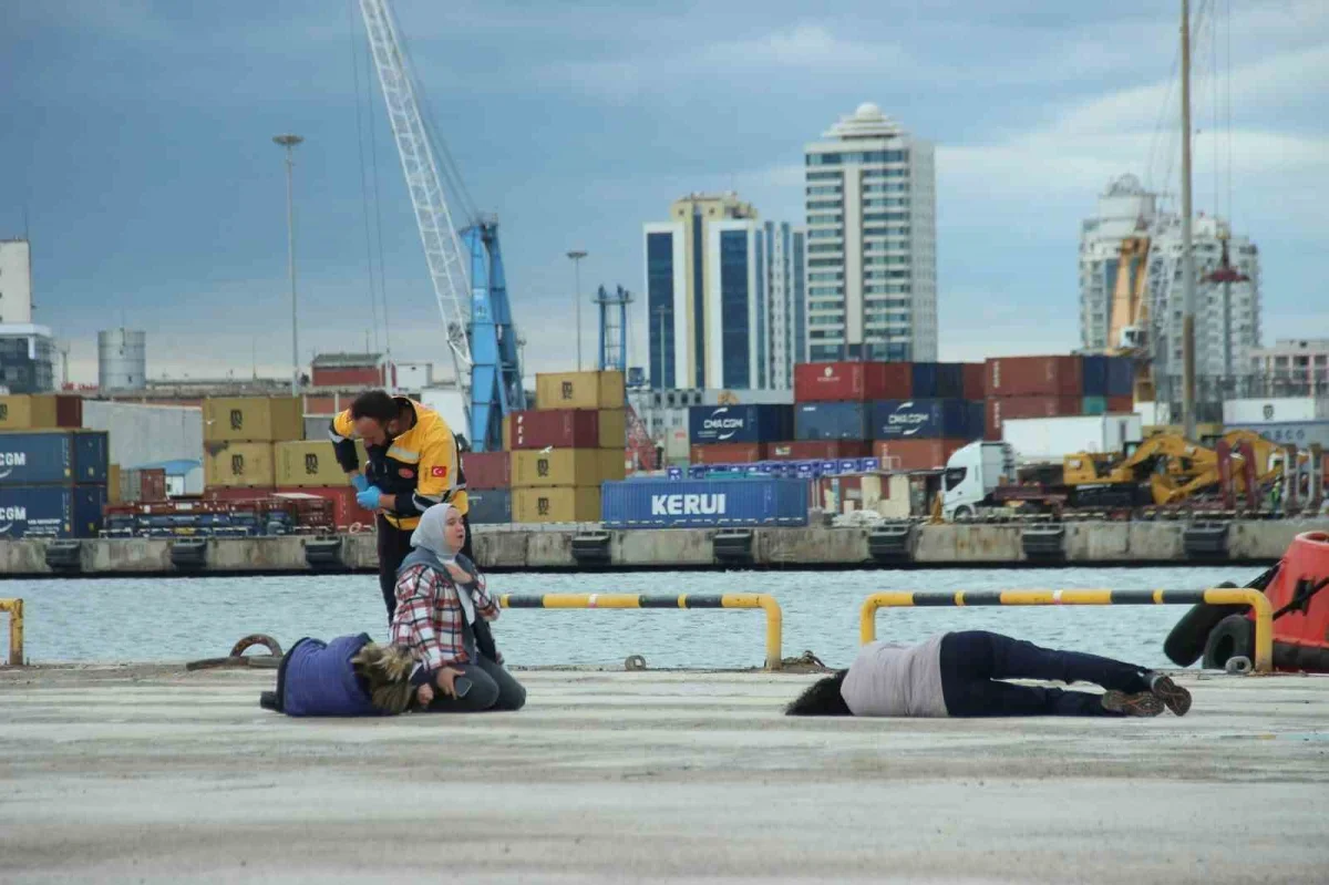 İzmir Alsancak Limanı'nda kimyasal sızıntı tatbikatı