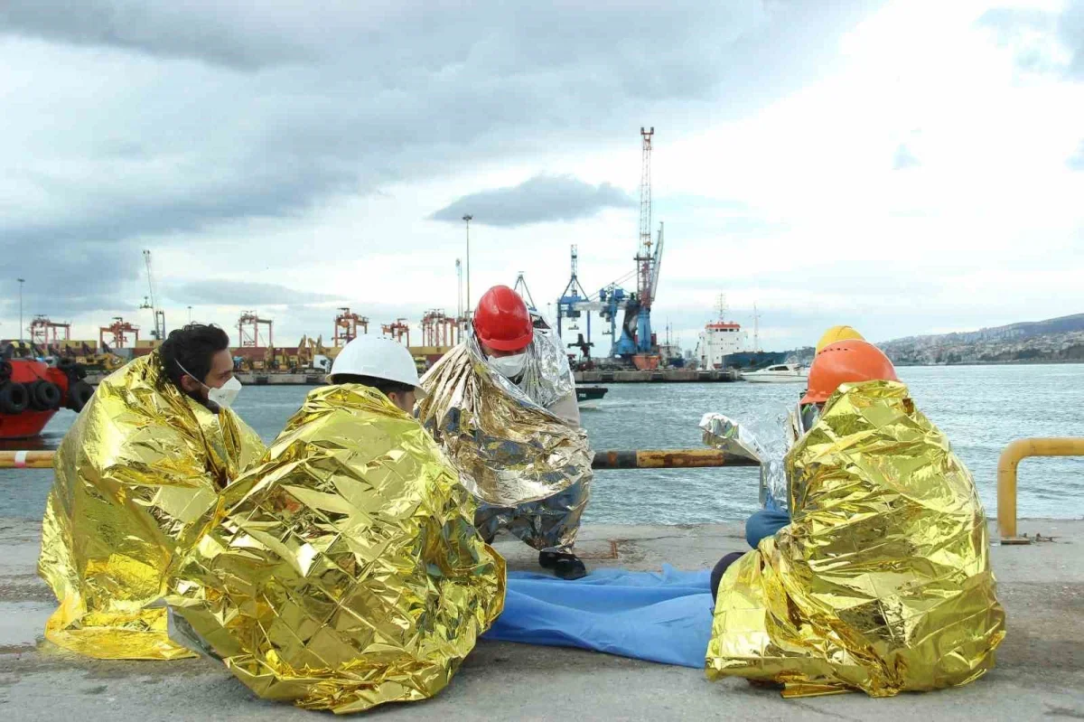 İzmir Alsancak Limanı'nda kimyasal sızıntı tatbikatı
