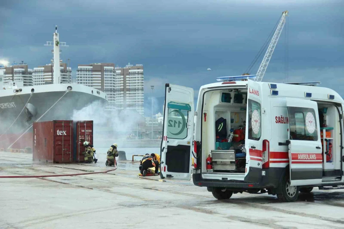 İzmir Alsancak Limanı'nda kimyasal sızıntı tatbikatı