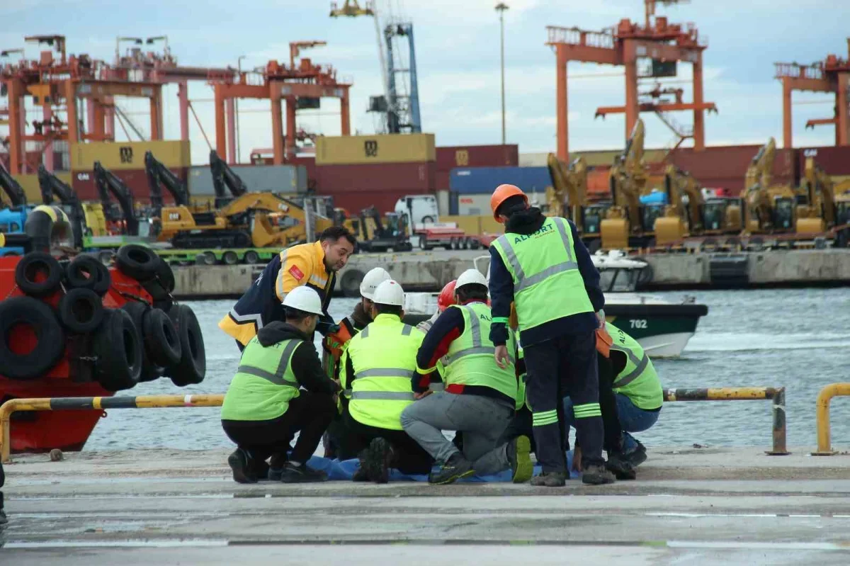 İzmir Alsancak Limanı'nda kimyasal sızıntı tatbikatı