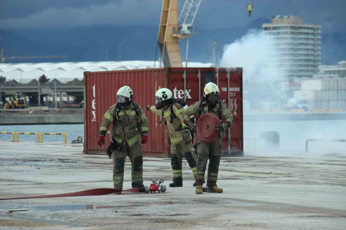 İzmir Alsancak Limanı'nda kimyasal sızıntı tatbikatı