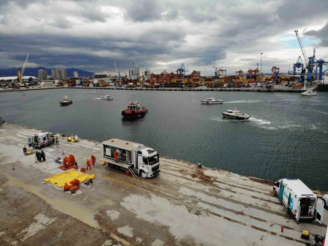 İzmir Alsancak Limanı'nda kimyasal sızıntı tatbikatı