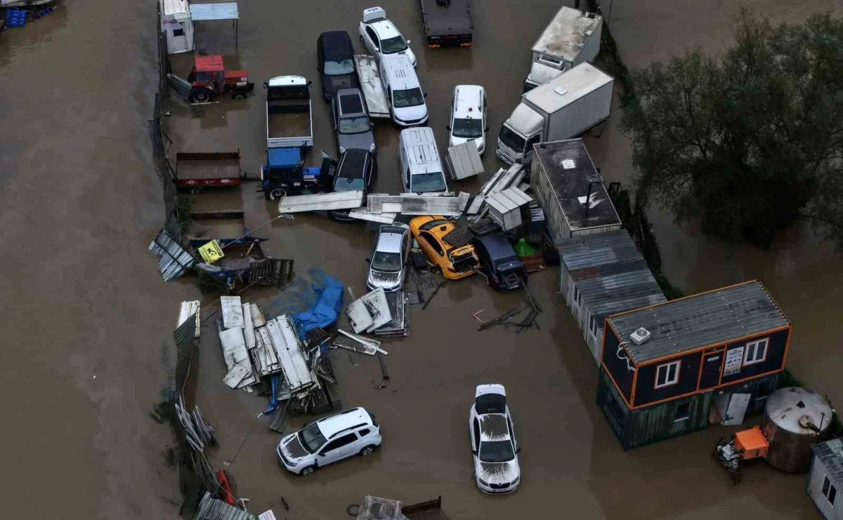 Sarıyer'de 24 saat mahsur kalan işçiler kurtarıldı