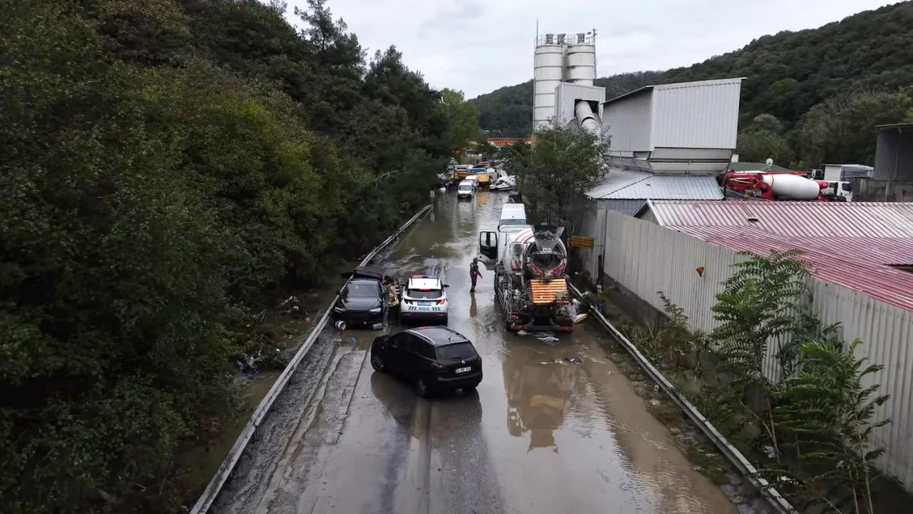 Sarıyer'de 24 saat mahsur kalan işçiler kurtarıldı