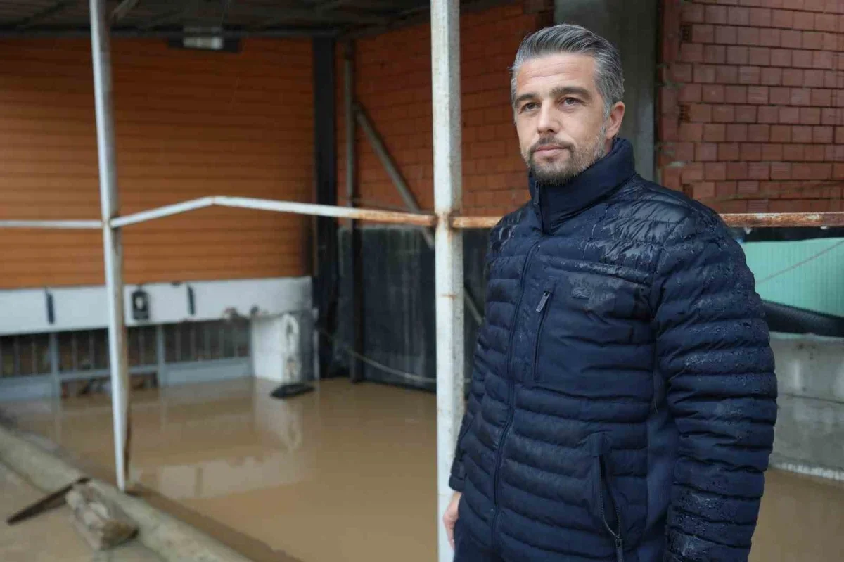 Kocaeli Başiskele'de sel, depoda 3 milyon TL hasar