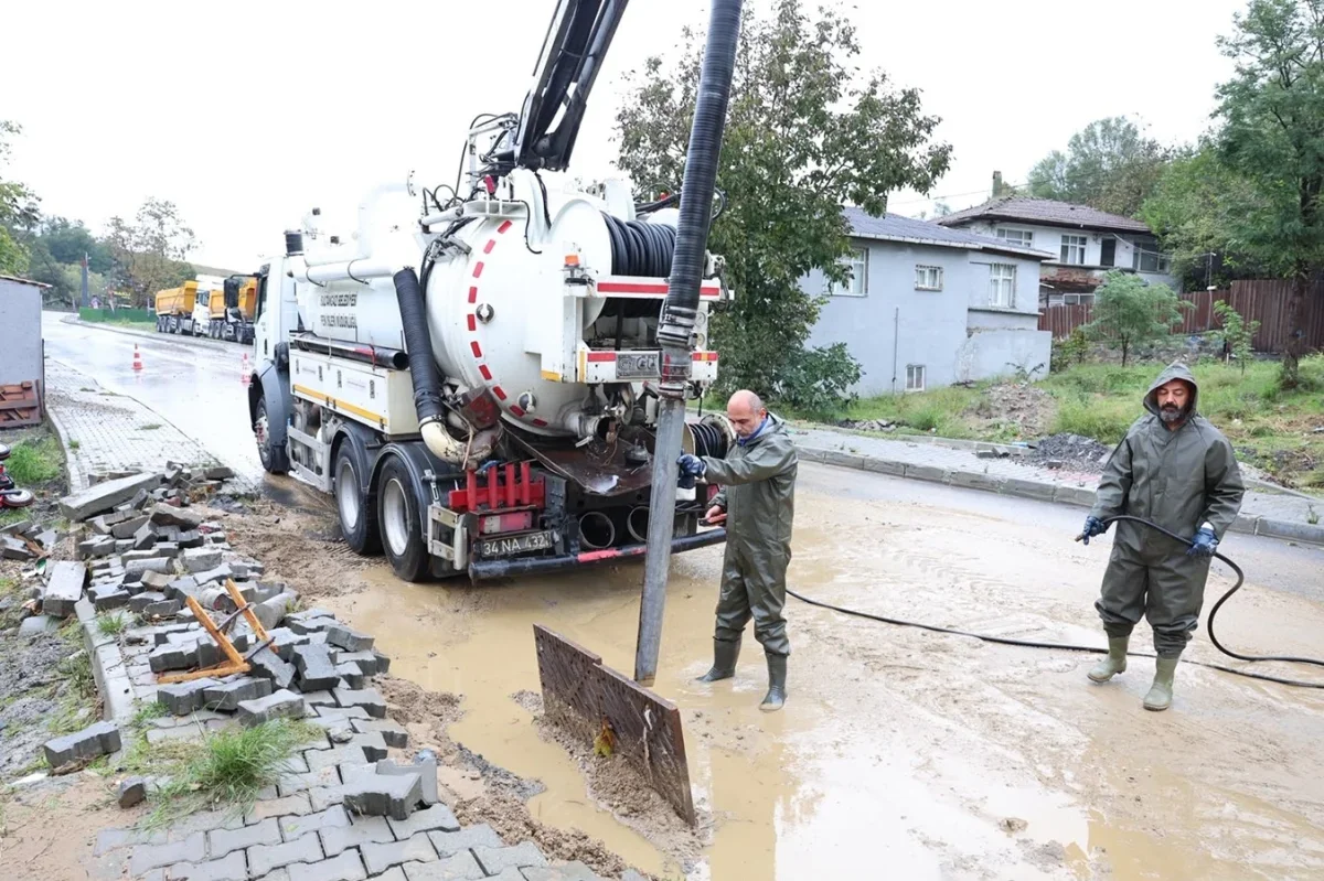 Sultangazi'de 376 personelle sağanakla mücadele