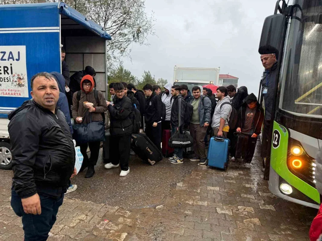 Karasu'da sel: 700 KYK öğrencisi tahliye edildi