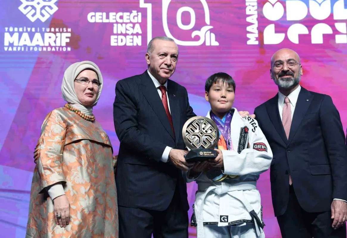 Erdoğan: Maarif Vakfı 66 ülkede 75 bin öğrenciye ulaştı