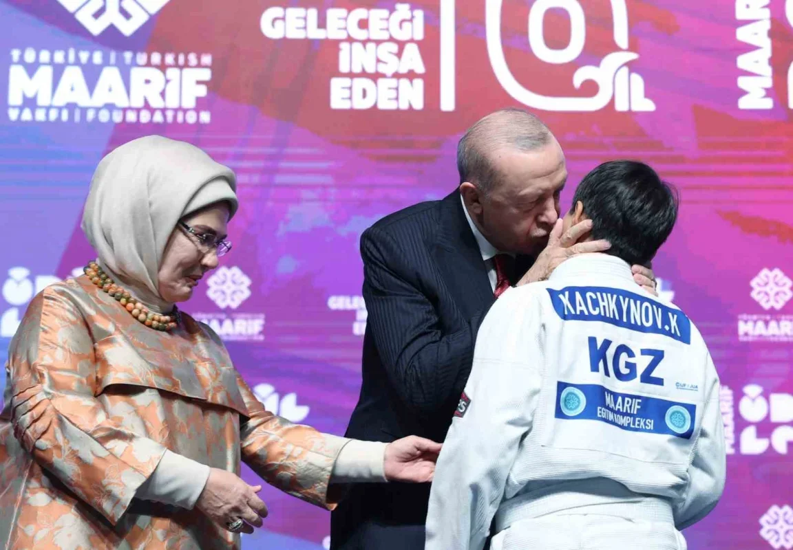 Erdoğan: Maarif Vakfı 66 ülkede 75 bin öğrenciye ulaştı