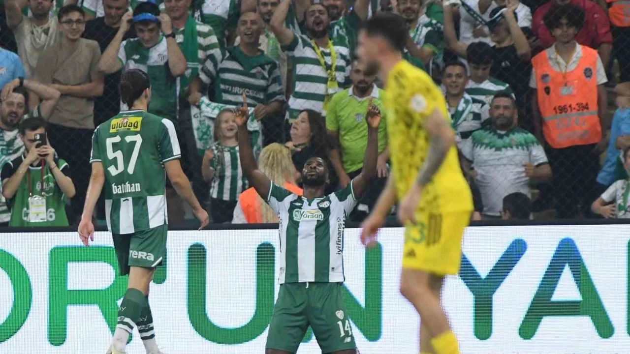Kelechi Iheanacho, Bursaspor'da 10 maçlık seri yaptı
