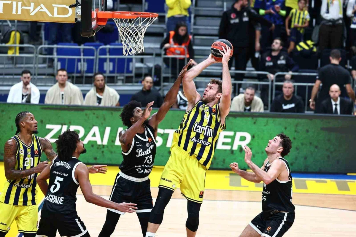 EuroLeague'de Fenerbahçe, Partizan'ı 74-65 yendi