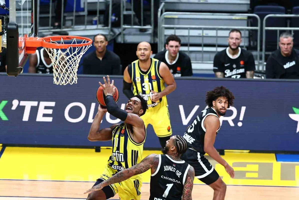 EuroLeague'de Fenerbahçe, Partizan'ı 74-65 yendi