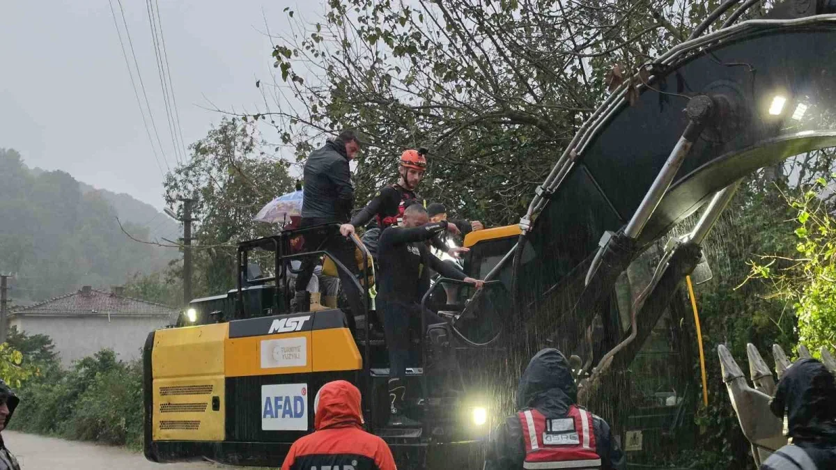 Sakarya'da taşan Kanlıçay Deresi'nden 48 kişi kurtarıldı