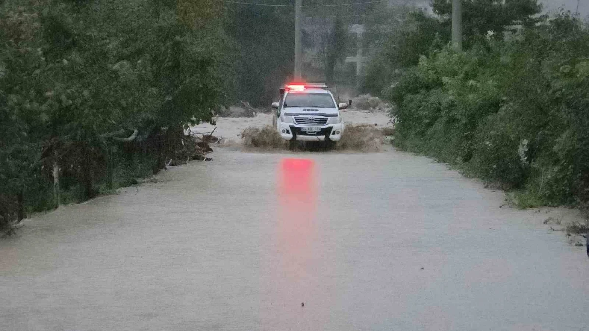 Sakarya'da taşan Kanlıçay Deresi'nden 48 kişi kurtarıldı