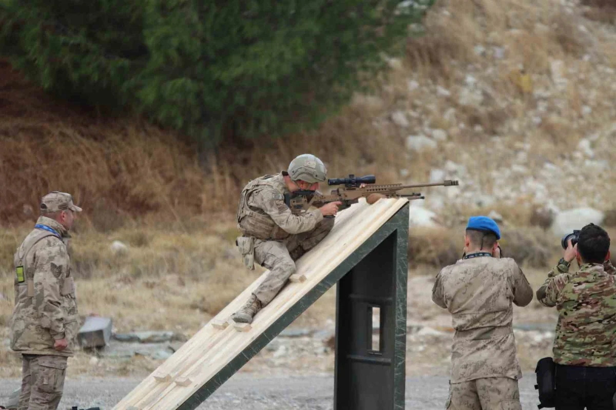 Foça'da Boran-8 keskin nişancı yarışması başladı