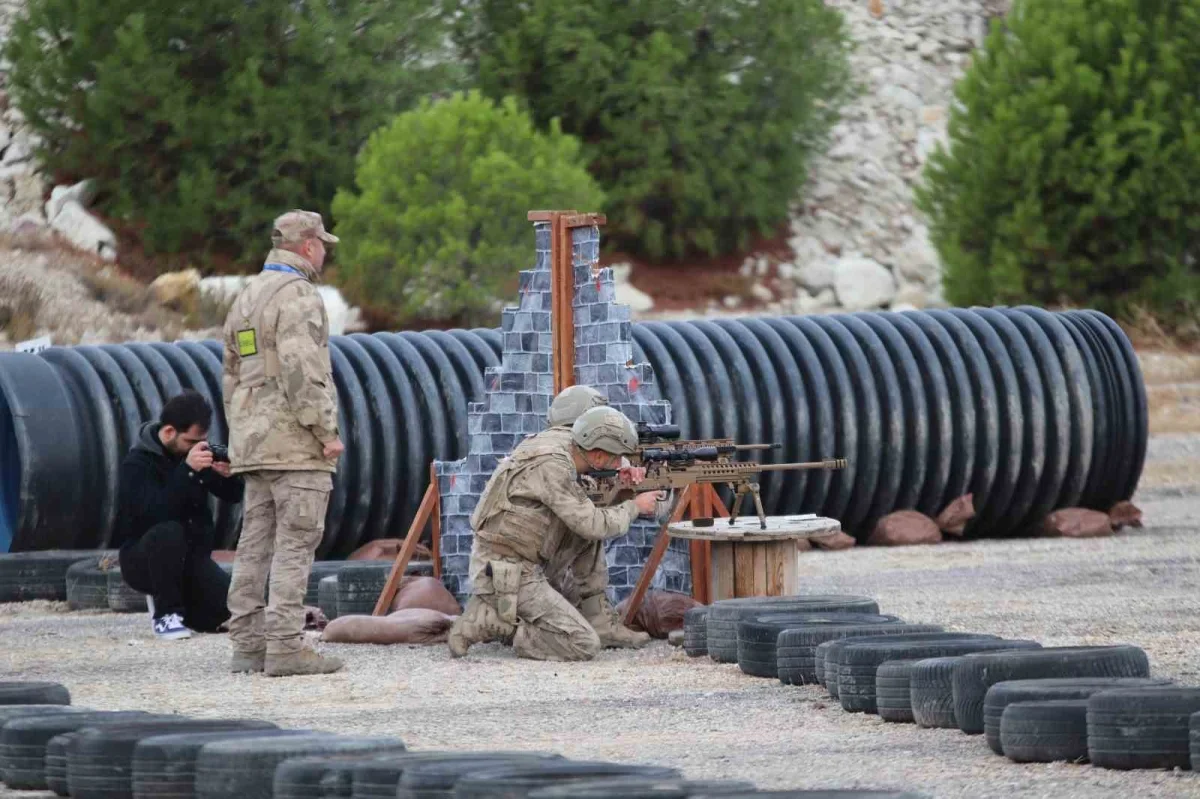 Foça'da Boran-8 keskin nişancı yarışması başladı