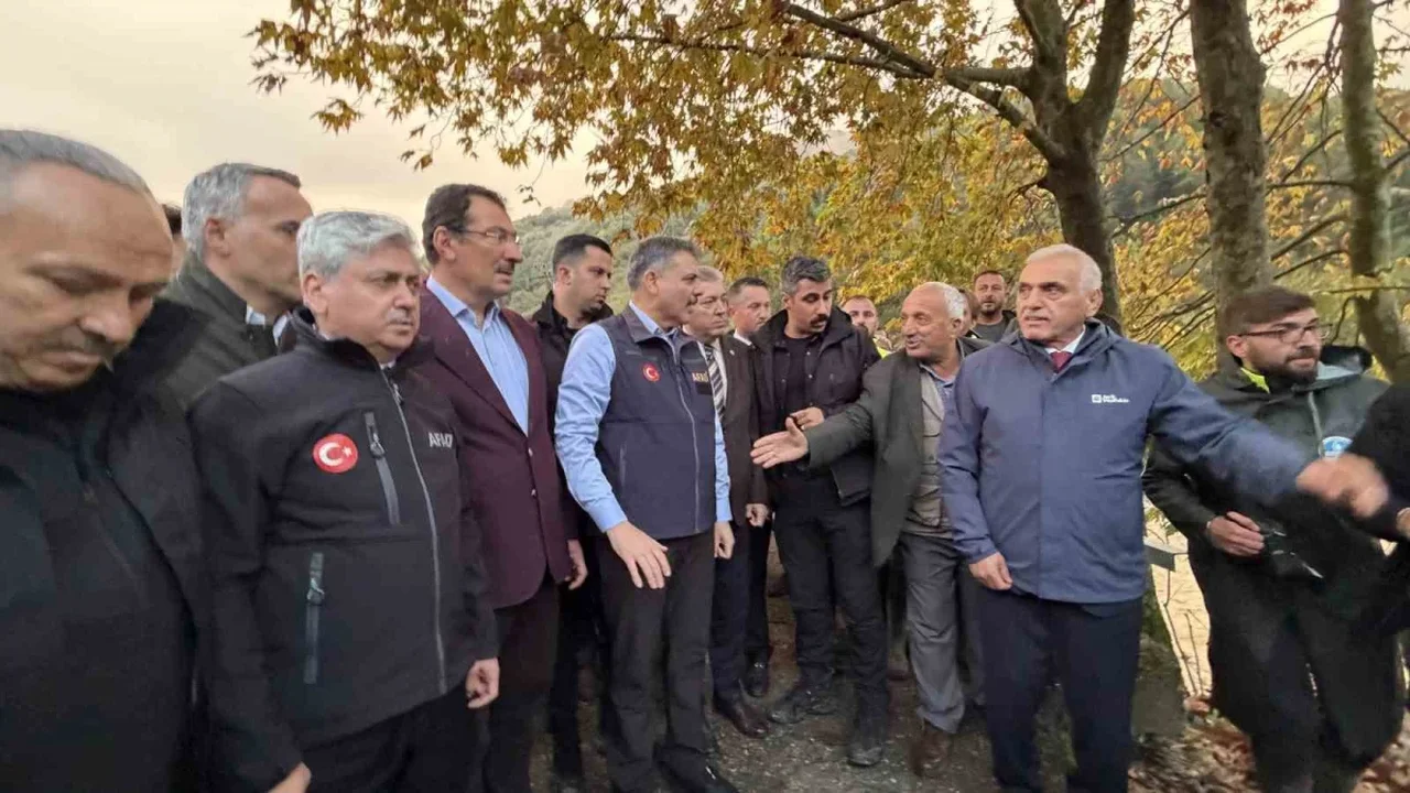 Bakan Çiftçi, Karapürçek'te sel çalışmalarını inceledi