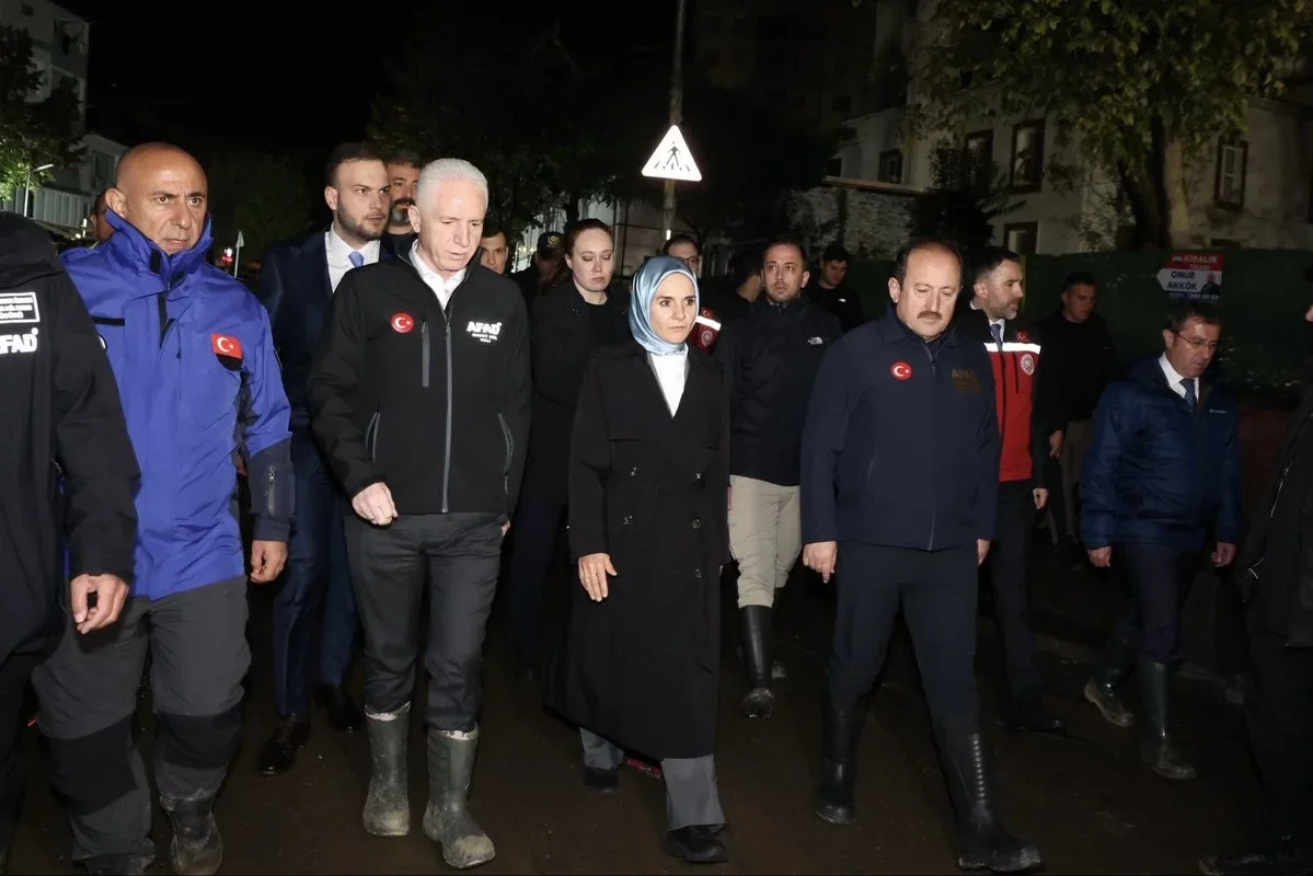 Bakan Göktaş: Sarıyer'de sel desteği sürüyor