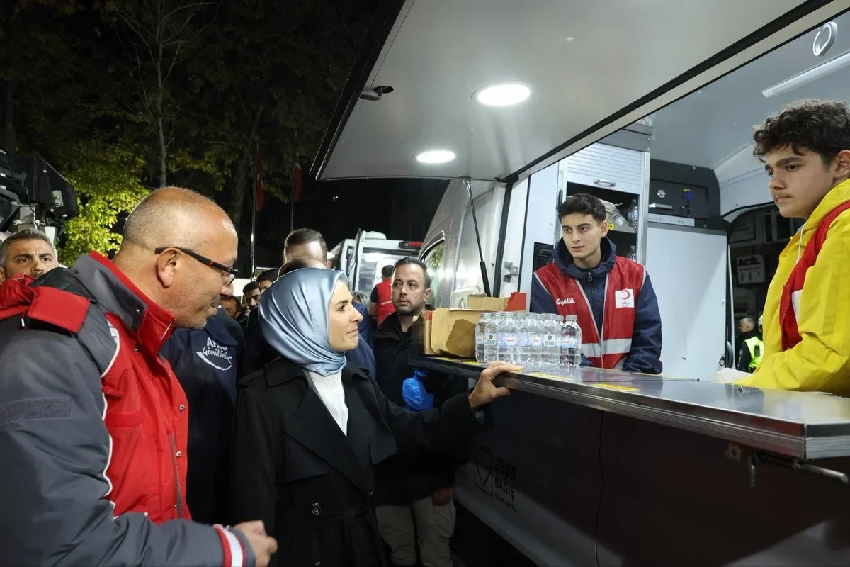 Bakan Göktaş: Sarıyer'de sel desteği sürüyor