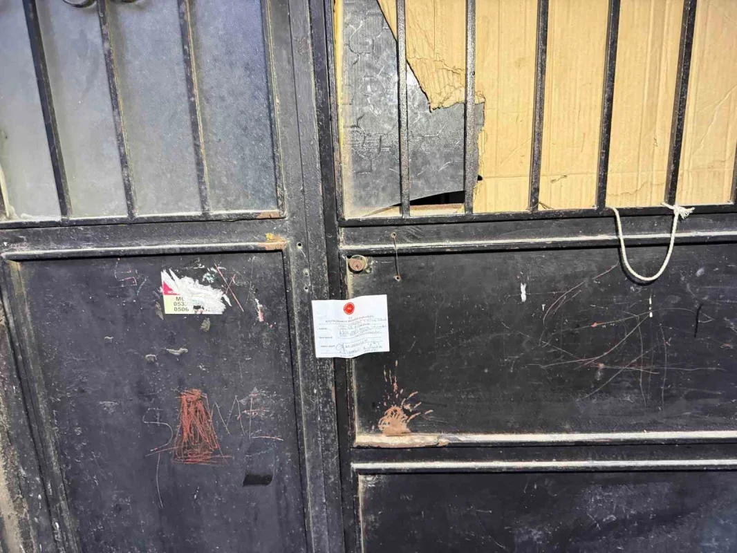 Küçükçekmece'de çatlama sesleriyle bina tahliye edildi