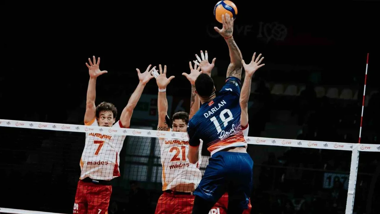 Halkbank, Efeler Ligi'nde Galatasaray'ı 3-1 yendi