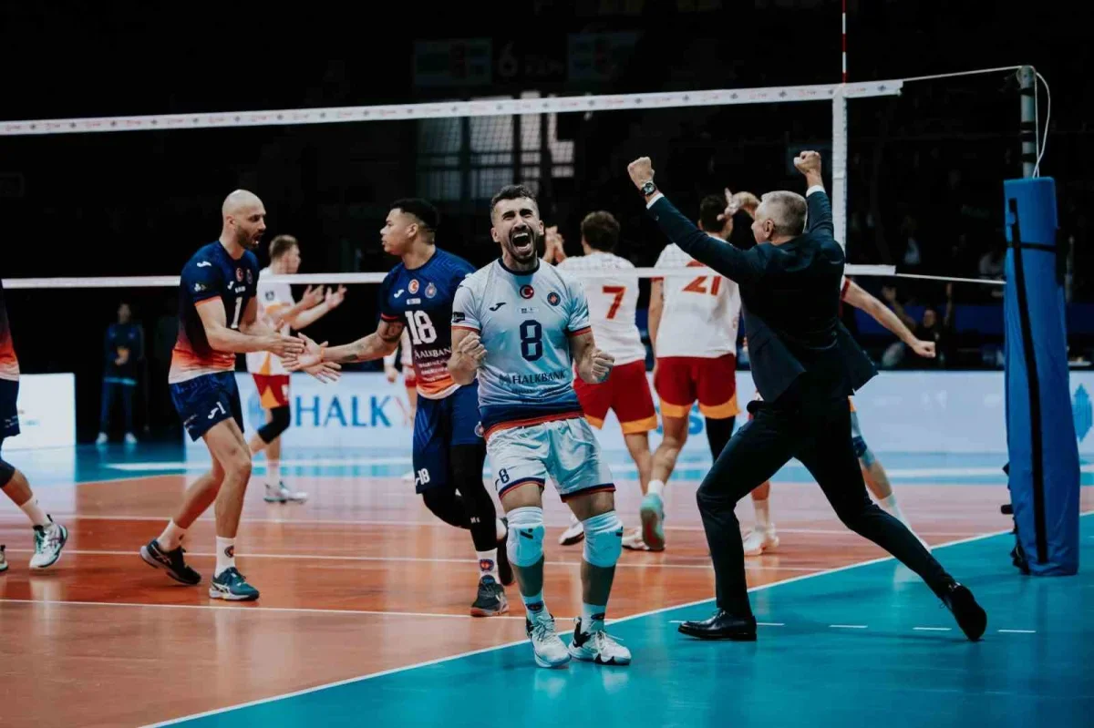 Halkbank, Efeler Ligi'nde Galatasaray'ı 3-1 yendi