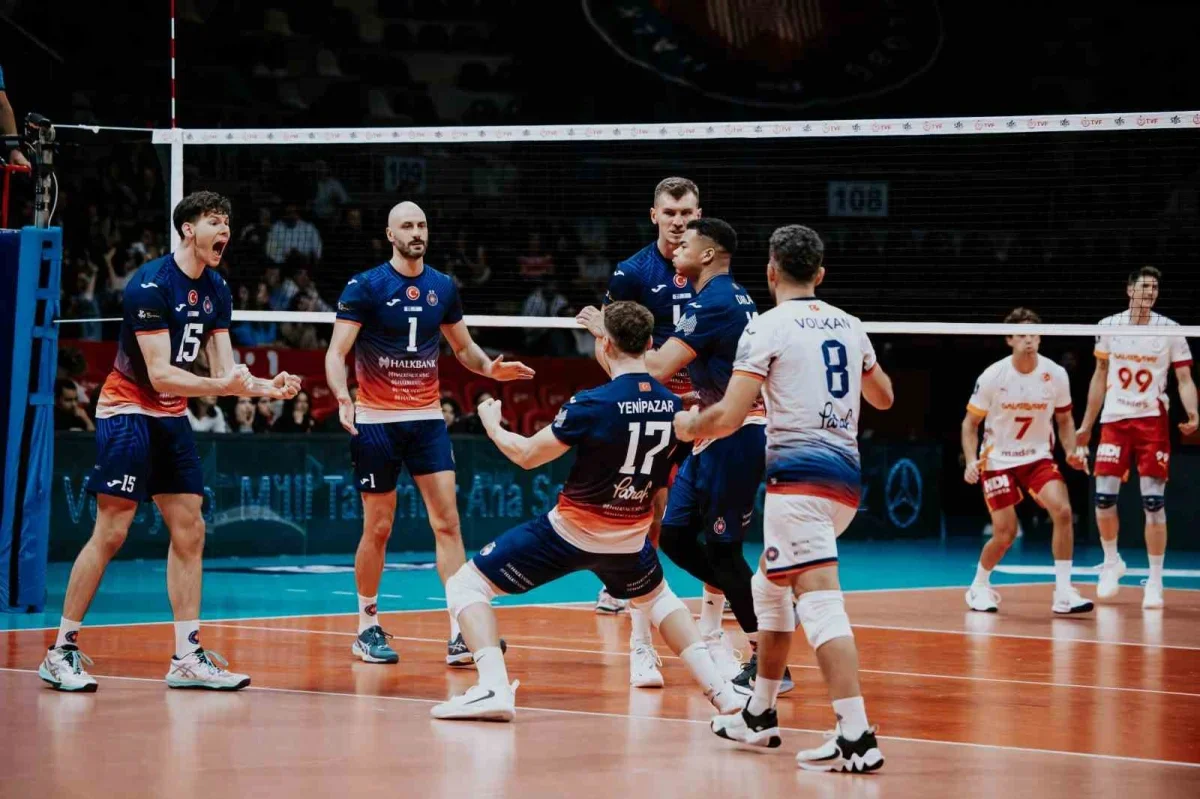 Halkbank, Efeler Ligi'nde Galatasaray'ı 3-1 yendi