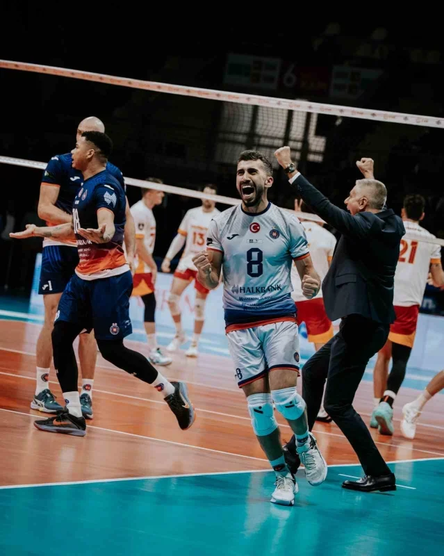 Halkbank, Efeler Ligi'nde Galatasaray'ı 3-1 yendi
