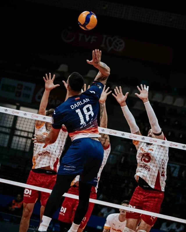 Halkbank, Efeler Ligi'nde Galatasaray'ı 3-1 yendi