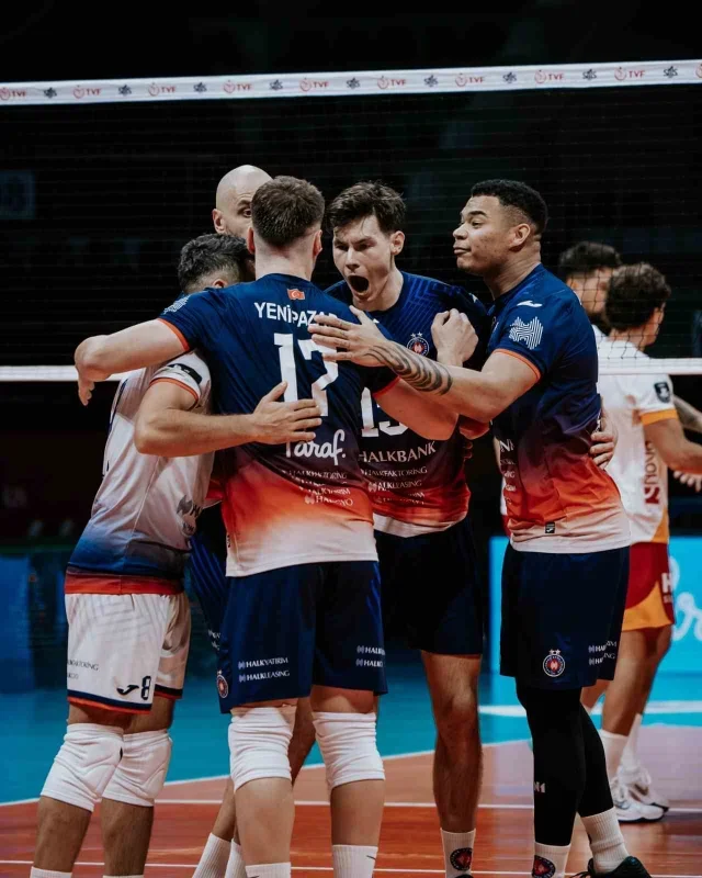 Halkbank, Efeler Ligi'nde Galatasaray'ı 3-1 yendi