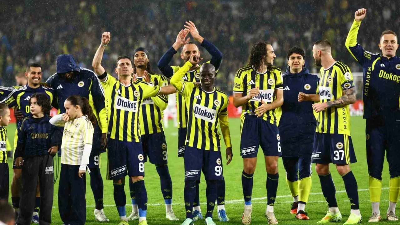 Fenerbahçe, Alanyaspor'u 3-0 yenip 3'te 3 yaptı