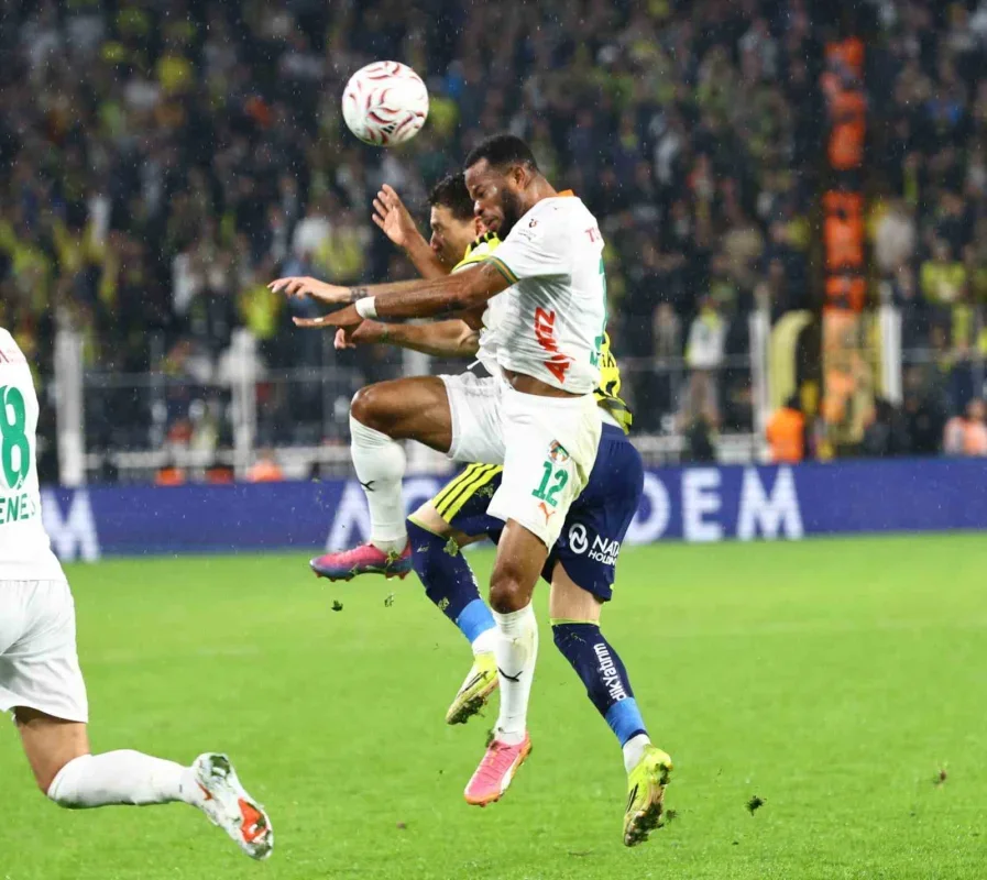 Fenerbahçe, Alanyaspor karşısında 3-0 kazandı