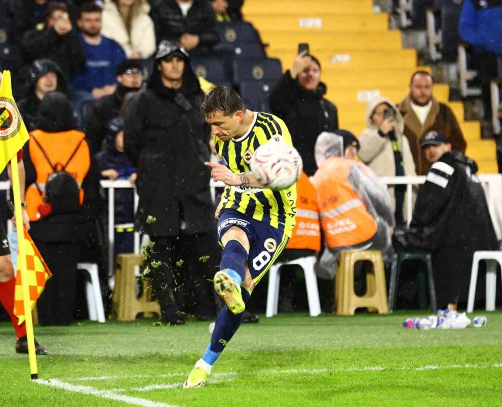 Fenerbahçe, Alanyaspor karşısında 3-0 kazandı