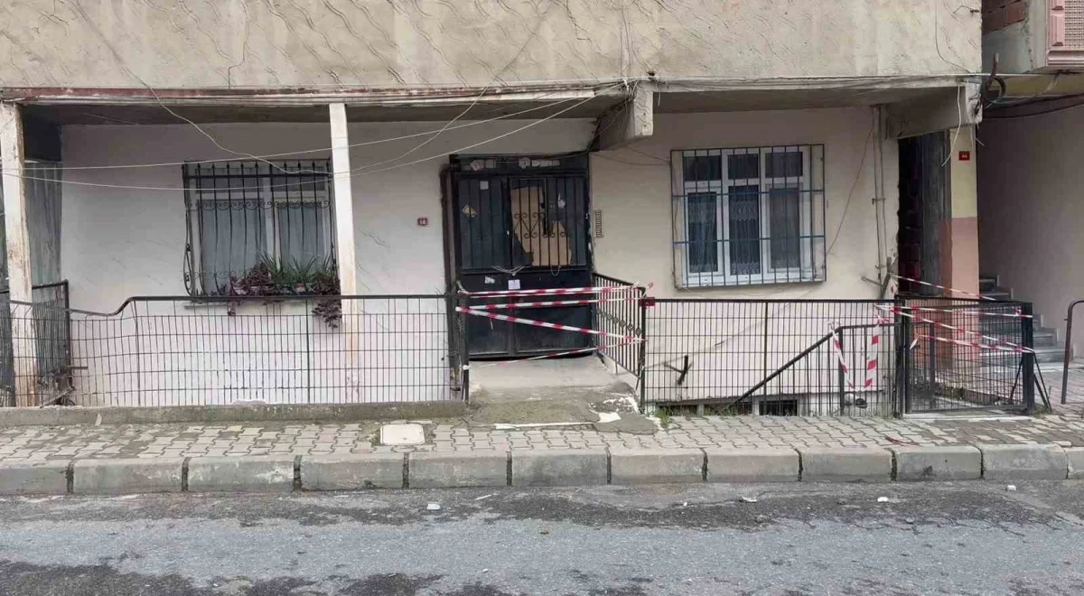 Küçükçekmece'de tahliye edilen bina mühürlendi